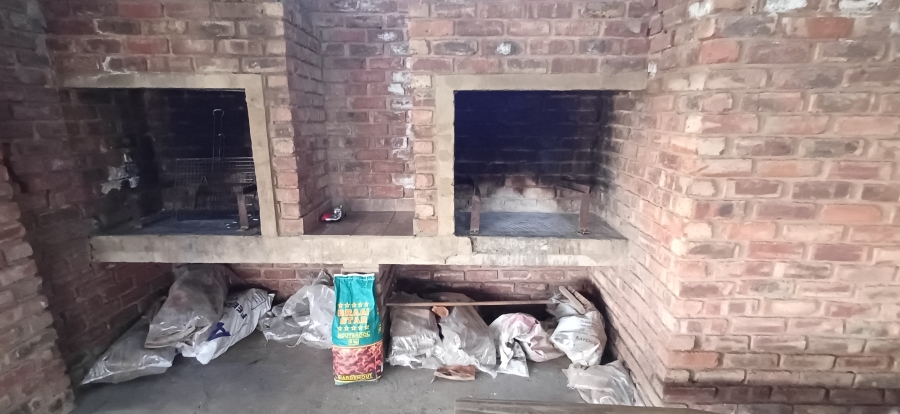 7 Bedroom Property for Sale in Harpington A H North West